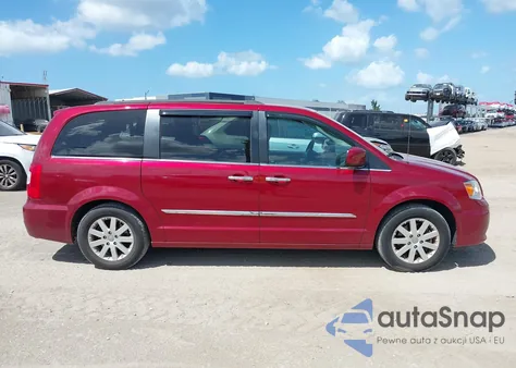 2014 Chrysler Town & Country Touring z USA, uszkodzony, nr VIN 2C4RC1BG0ER454924